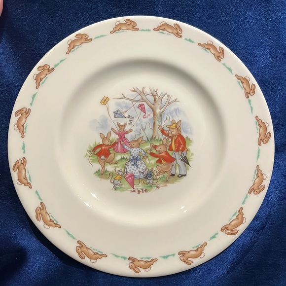 Royal Doulton Bunnykin 8” Plate, Flying Kites - Picture 2 of 8